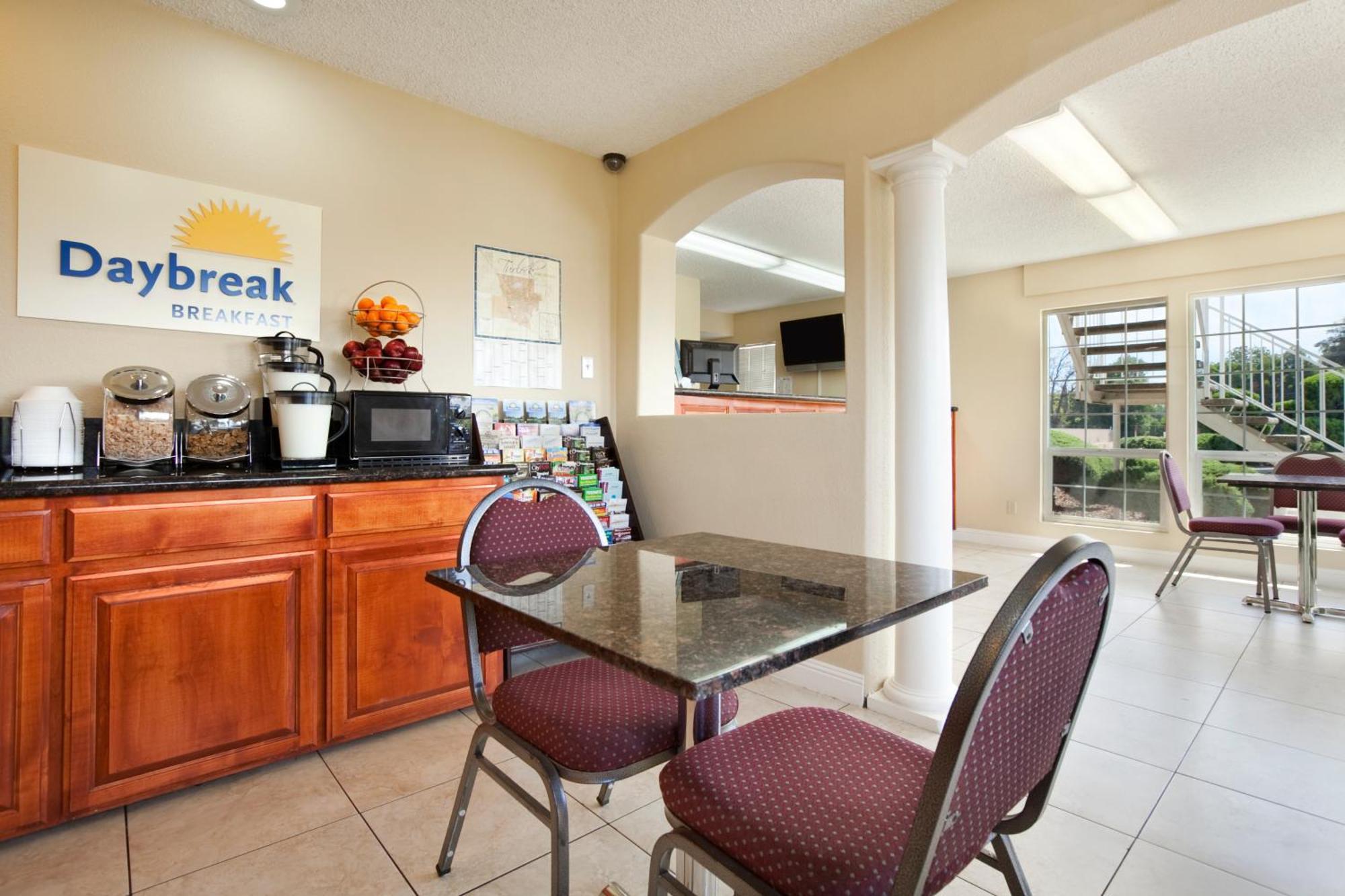 Days Inn By Wyndham Turlock Ngoại thất bức ảnh